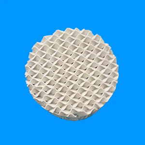 What are the common materials used for making structured packing